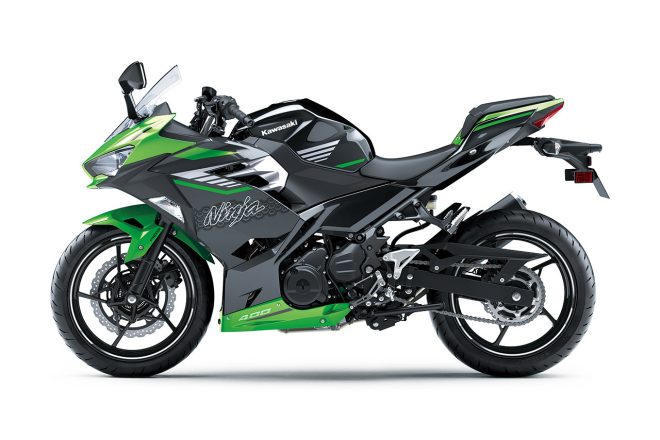カワサキNinja400（メタリックマグネティックダークグレー×メタリックスパークブラック）