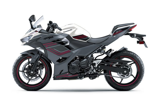 カワサキNinja400（パールアイボリー×メタリックマットダークグレー）