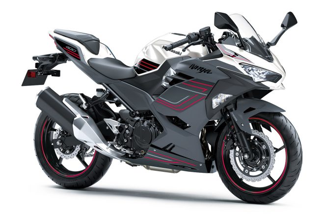 カワサキNinja400（パールアイボリー×メタリックマットダークグレー）