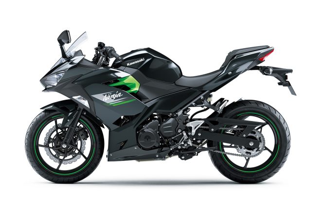 カワサキNinja250（メタリックカーボングレー×メタリックマットカーボングレー）
