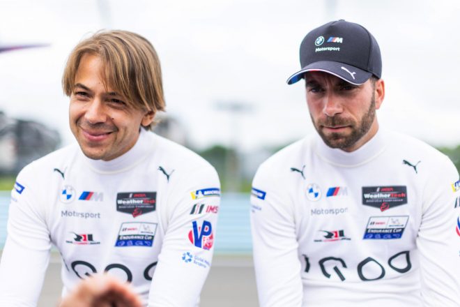 2023年シーズンのIMSAウェザーテック・スポーツカー選手権で24号車BMW MハイブリッドV8をドライブしているアウグスト・ファーフス（左）とフィリッピ・エング