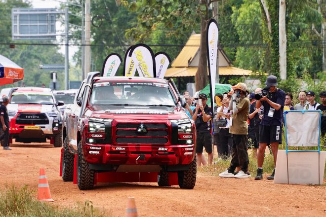 タイのパタヤをスタートするチーム三菱ラリーアートの新型トライトン（チャヤポン・ヨーター）　アジアクロスカントリーラリー2023
