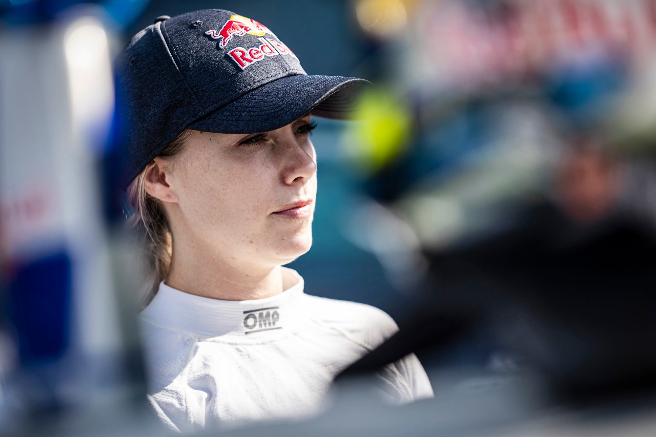 コチュリンスキーは残念ながら、セミファイナルでの接触劇によりステアリングが破損し、栄光への挑戦は潰えることとなった