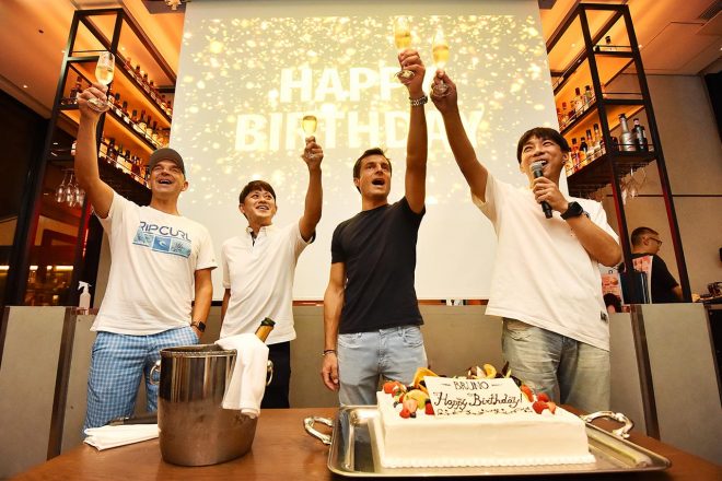 スーパーGT第5戦鈴鹿に向けて気勢を上げるBMW M Team Studieのメンバー