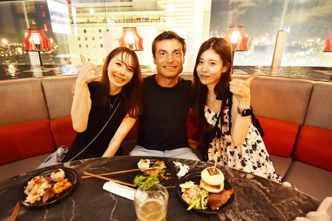 パーティを楽しむブルーノ・スペングラーとBMW Team Studie RQの才川智子さん、朝比奈果歩さん