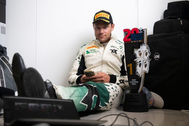 WRC2クラスに参戦しオリバー・ソルベルグと同じくシュコダ・ファビアRSラリー2を駆るアンドレアス・ミケルセン