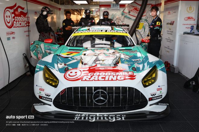 2023スーパーGT第5戦鈴鹿　予選Q1に向けて谷口信輝が乗り込むグッドスマイル 初音ミク AMG