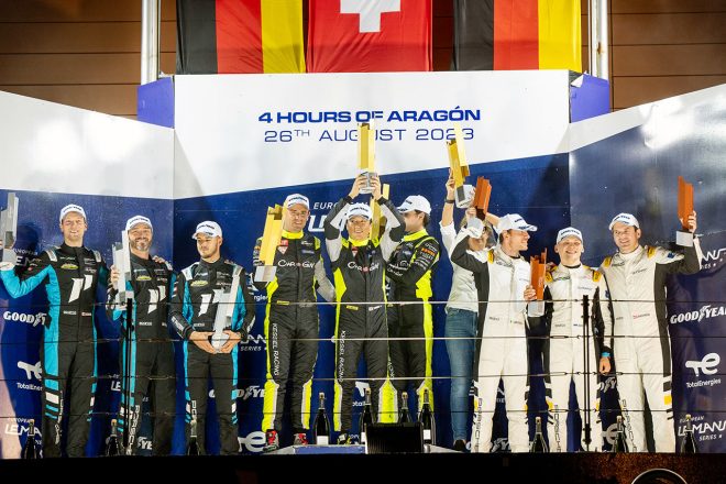 GTEクラス表彰式の様子。中央がケッセル・レーシングの木村武史