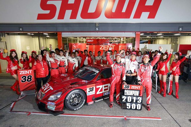 2013年、GT500のドライバー＆チームタイトルを獲得した立川祐路・平手晃平とLEXUS TEAM ZENT CERUMO