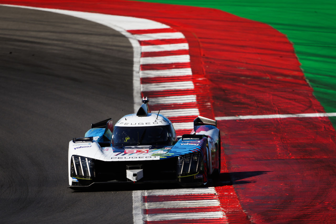 ポルティマオ（アルガルベ・サーキット）でテストを行うプジョー・トタルエナジーズのプジョー9X8