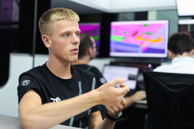 プジョーは若いヤコブセンに客観的なフィードバックの提供を期待している