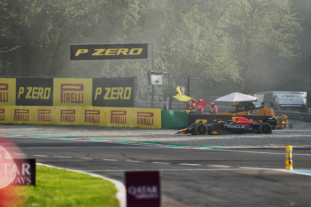 2023年F1第15戦イタリアGP　セルジオ・ペレス（レッドブル）がFP2でクラッシュ