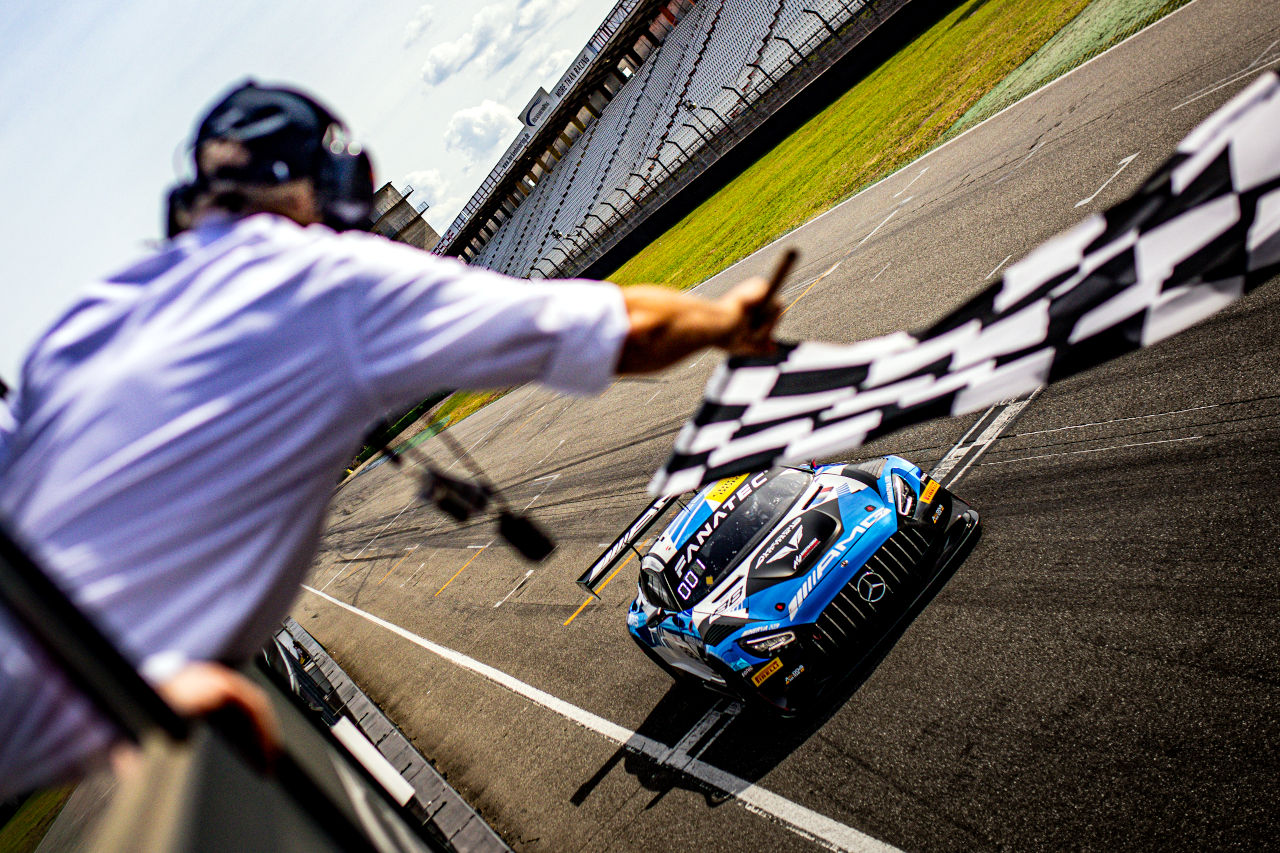 レース2を制したアコーディスASPチームの88号車メルセデスAMG GT3エボ　2023年GTWCヨーロッパ第7戦ホッケンハイム