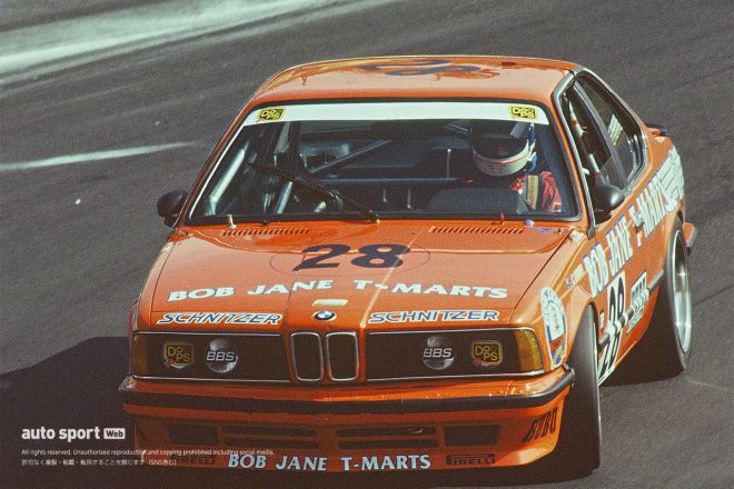 富士スピードウェイで開催された1986年の全日本ツーリングカー選手権第5戦インターTECで2位フィニッシュを果たしたBMW 635CSi。エマニュエル・ピロとチャーリー・オブライエンがドライブした。