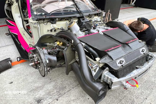 同じく85号車ポルシェのフロントセクション。