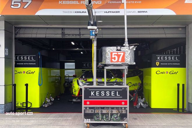 今回の給油装置の位置はほとんどのチームがピットの真ん中。ピットストップ時の車両停止位置との関係からでしょうか。