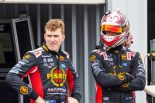 エストーレと組むルーキーのマット・ペイン（左）と大ベテランのガース・タンダー