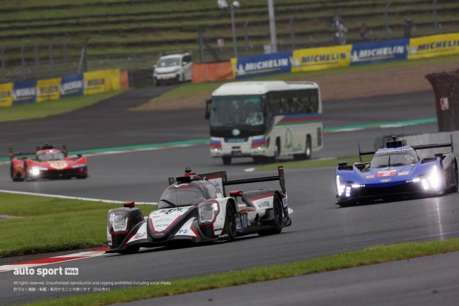 ウエットコンディションのなか行われたサーキットサファリの様子