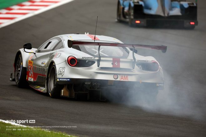 インターユーロポル・コンペティションとの接触で右リヤホイールを破損したAFコルセ54号車