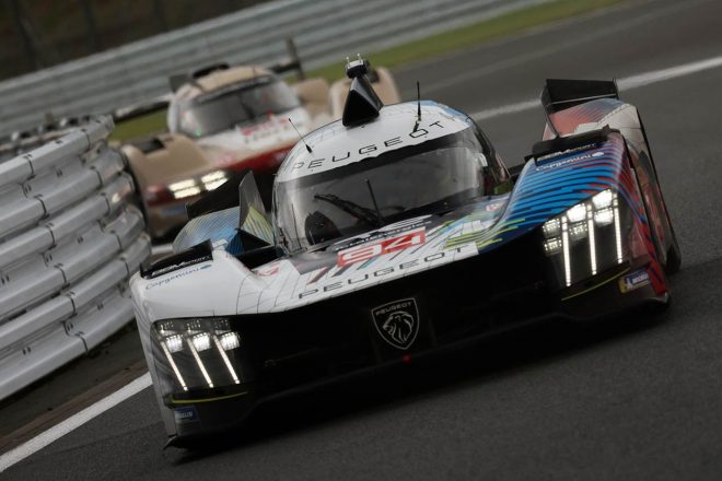 ロイック・デュバルがアタックを担当した94号車プジョー9X8