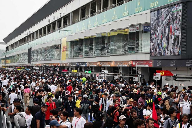 FP3後に行われたピットウォークには、多くの観客が詰めかけた