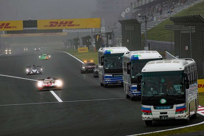 予選日朝にウエットコンディションで行われたサーキットサファリの様子