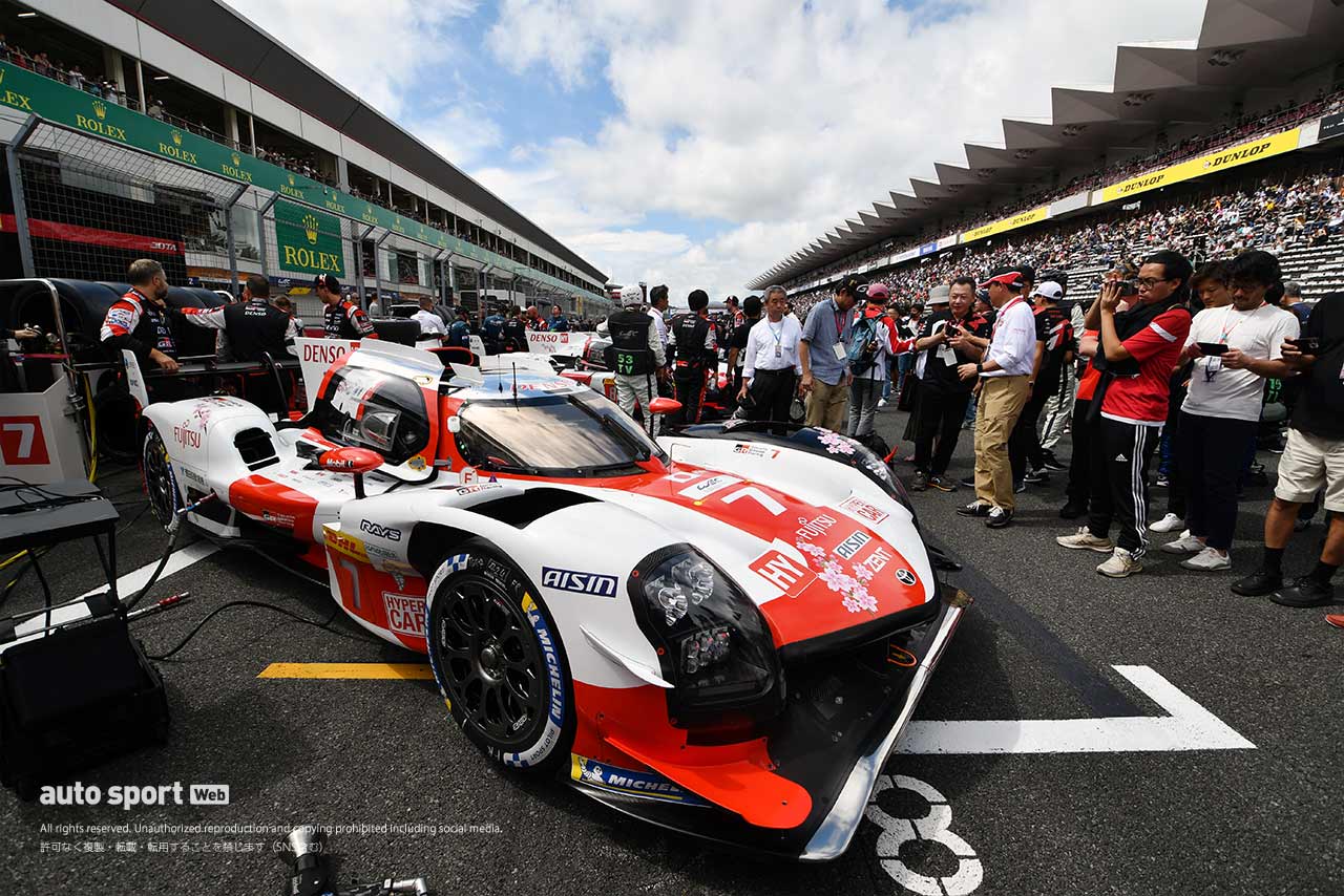 ポールポジションのグリッドにつける7号車トヨタGR010ハイブリッド