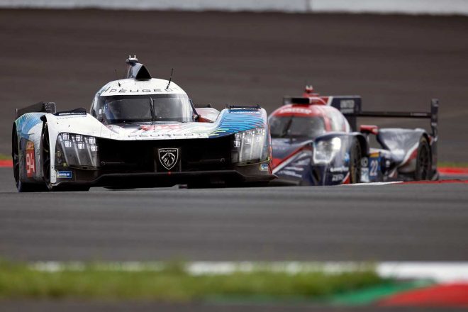 ストフェル・バンドーンも代役参戦した94号車プジョー9X8