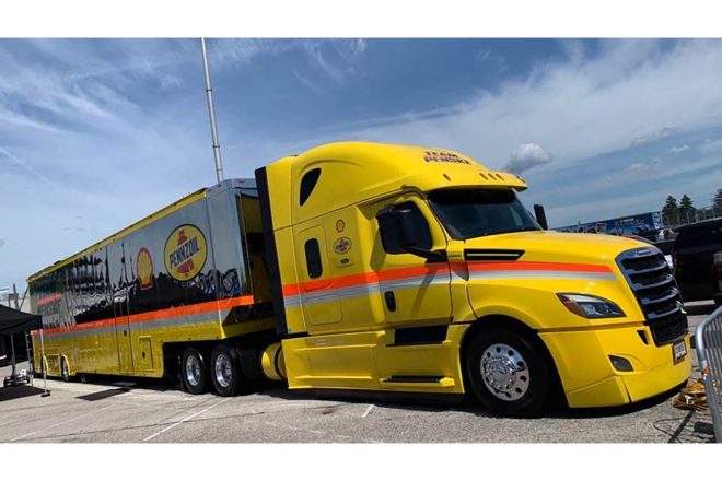 そのペンスキーは、トランポもカッコいいです。