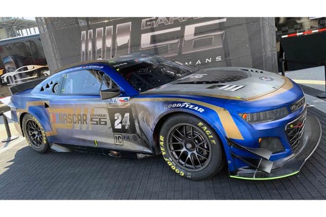 シボレーのブースにあった今年のル・マン24時間の『ガレージ56』参戦車両（実物）です。汚れもそのまんま。カーボンブレーキ付いてるの？　こんなウイングレットもあるの？　と驚きの連続でした。