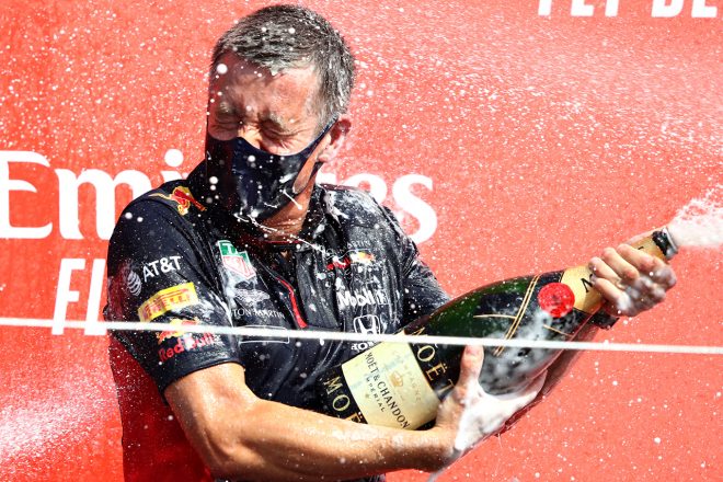 2020年F1第5戦70周年記念GP 表彰台に登壇したウィル・コートニー（レッドブル）