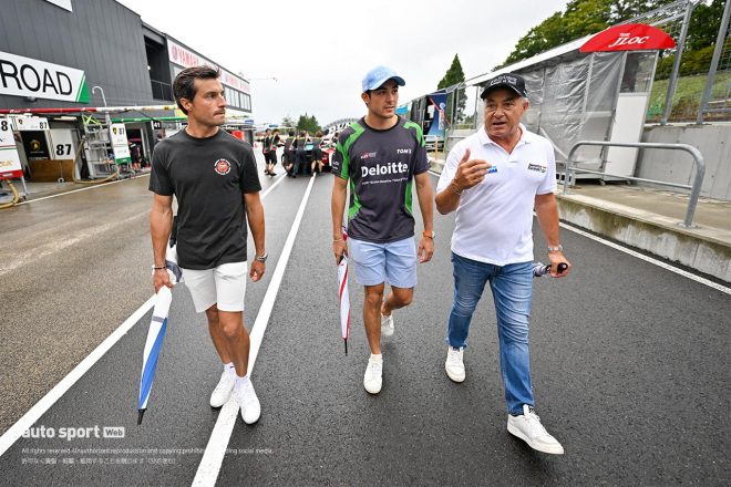 2023スーパーGT第6戦SUGO　サーキットを訪れたジャン・アレジ氏とジュリアーノ・アレジ、ブルーノ・スペングラー