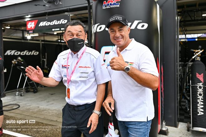 2023スーパーGT第6戦SUGO　サーキットを訪れたジャン・アレジ氏とNAKAJIMA RACING中嶋悟総監督。1990年のティレルのコンビだ。
