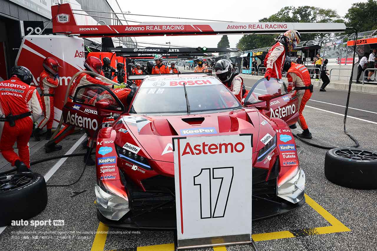 GT500内でも常にトップクラスの早さと言われる17号車Astemo NSX-GTのピット作業。今回の決勝でも大きな武器となった