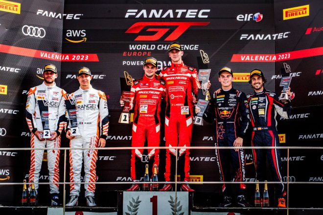 レース2表彰式。エミル・フレイ・レーシング69号車フェラーリ296 GT3のティエリー・フェルモイレン/アルバート・コスタ組は週末2度の登壇に。 2023年GTワールドチャレンジ・ヨーロッパ第8戦バレンシア