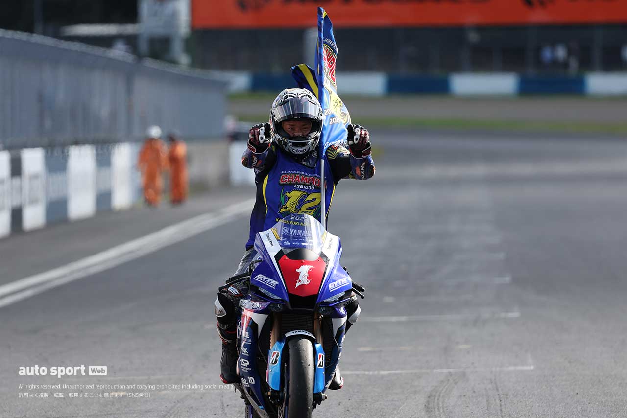 チャンピオンに輝いた中須賀克行（YAMAHA FACTORY RACING TEAM）／2023全日本ロード第7戦岡山 JSB1000 決勝