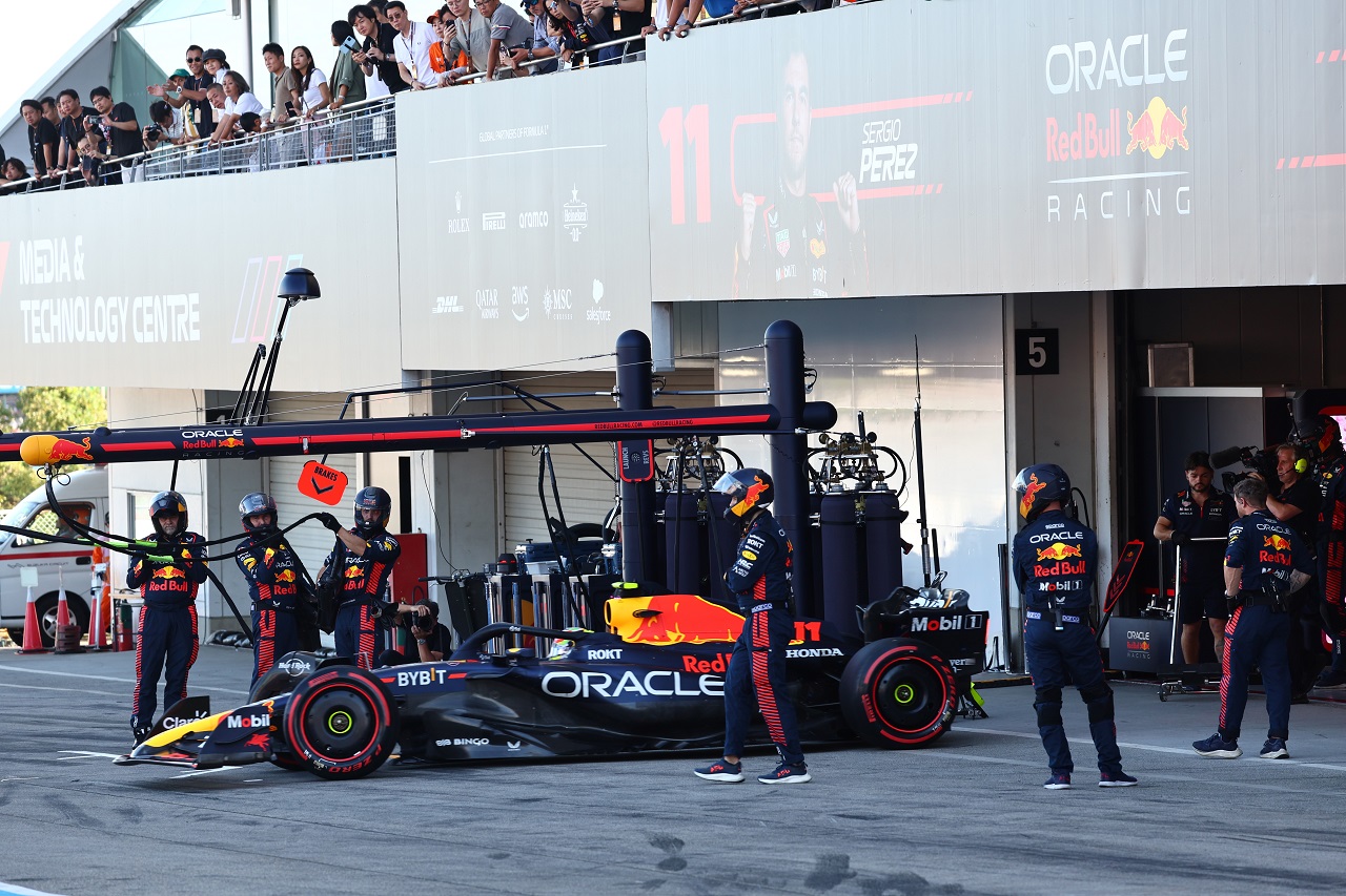 2023年F1第17戦日本GP　セルジオ・ペレス（レッドブル）がリタイア