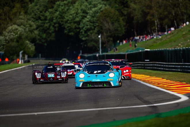 LMGTEクラスで当初トップチェッカーを受けていたプロトン・コンペティションの16号車ポルシェ。ペナルティによるタイム加算で、勝利は幻に