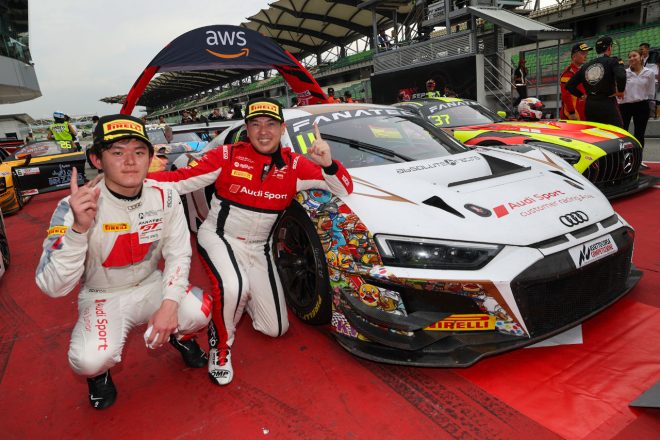レース1を制したアウディスポーツ・アジア・チーム・アブソリュートの11号車アウディR8 LMSエボII（アンドリュー・ハリヤント／ジェイムス・ユー組）