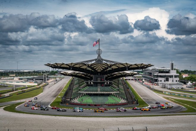 2023年GTワールドチャレンジ・アジア第6大会セパン・レース2のスタートシーン