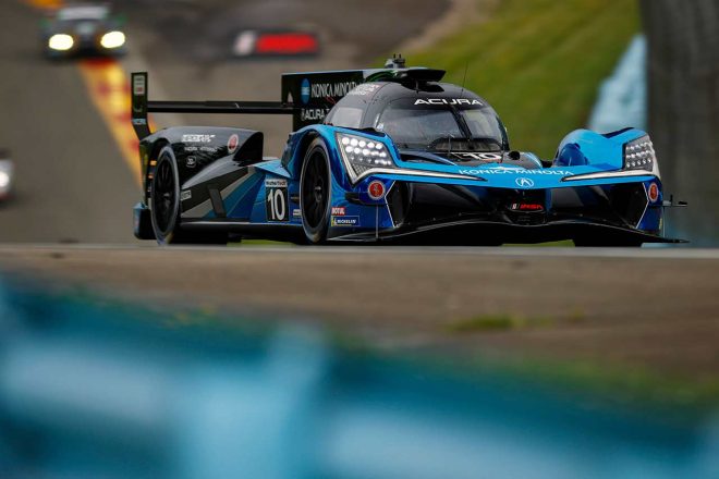 2023年のIMSAウェザーテック・スポーツカー選手権の長距離戦で構成されるミシュラン・エンデュランス・カップでウェイン・テイラー・レーシングの10号車アキュラARX-06をドライブしているルイ・デレトラズ