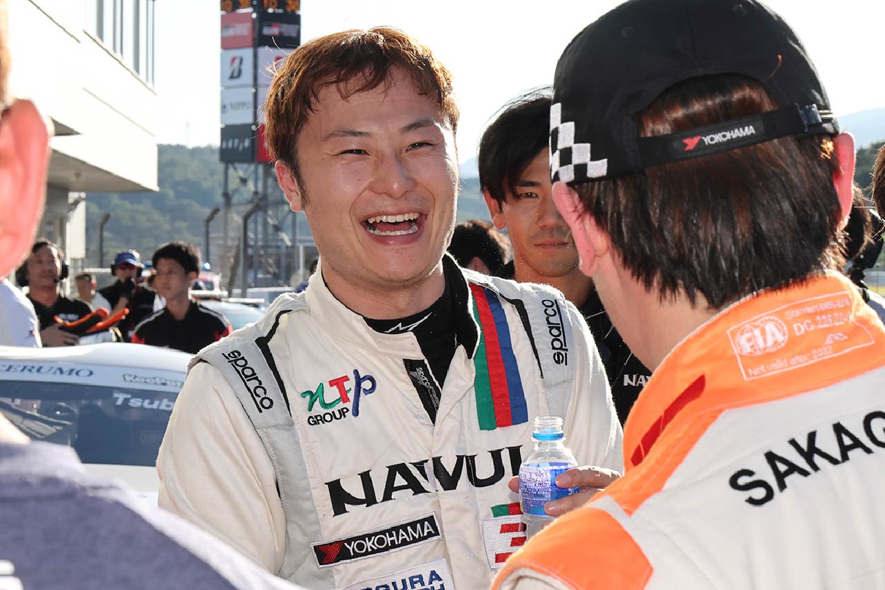 レース2で逆転優勝を飾った山下健太