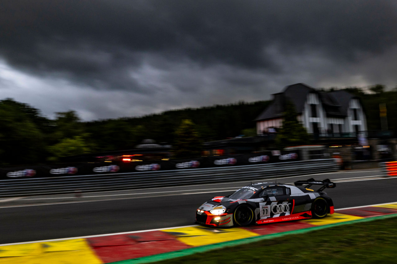 特別カラーで2023年のスパ24時間を戦ったアウディR8 LMSエボII（アウディスポーツ・チーム・コムトゥユー）