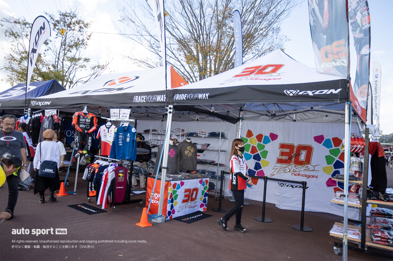 “TAKA”グッズを扱うIXONブースは中上ファンが集まっていました