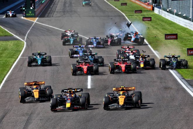 2023年F1第17戦日本GP　決勝レース開始早々のアクシデントでセーフティカー