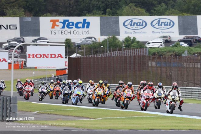 Moto2クラスのスタートシーン／2023MotoGP第14戦日本GP