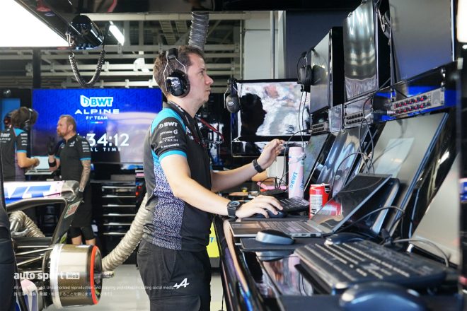 2023年F1第17戦日本GP アルピーヌガレージ内／FP終了後に撮影