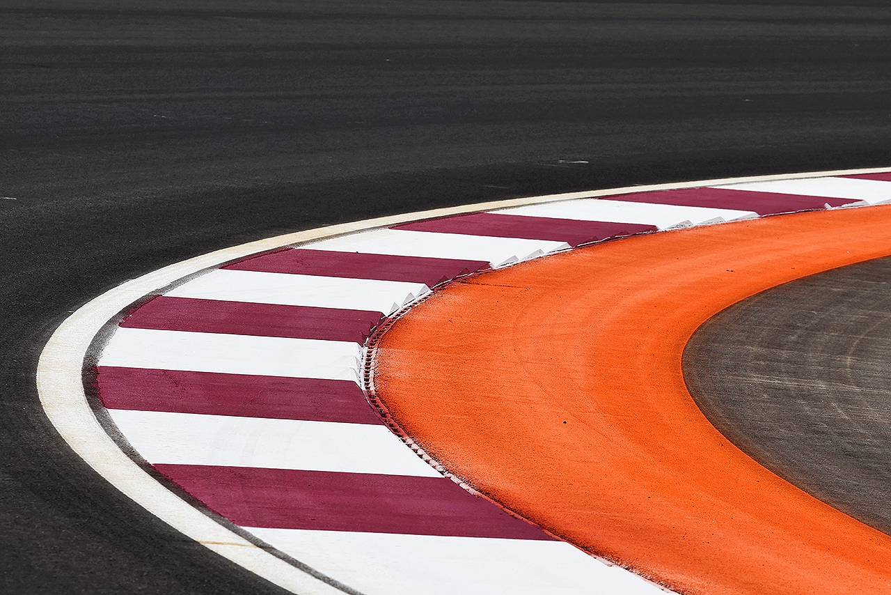 2023年F1第18戦カタールGP　ロサイル・インターナショナル・サーキットの“ピラミッド型”の縁石