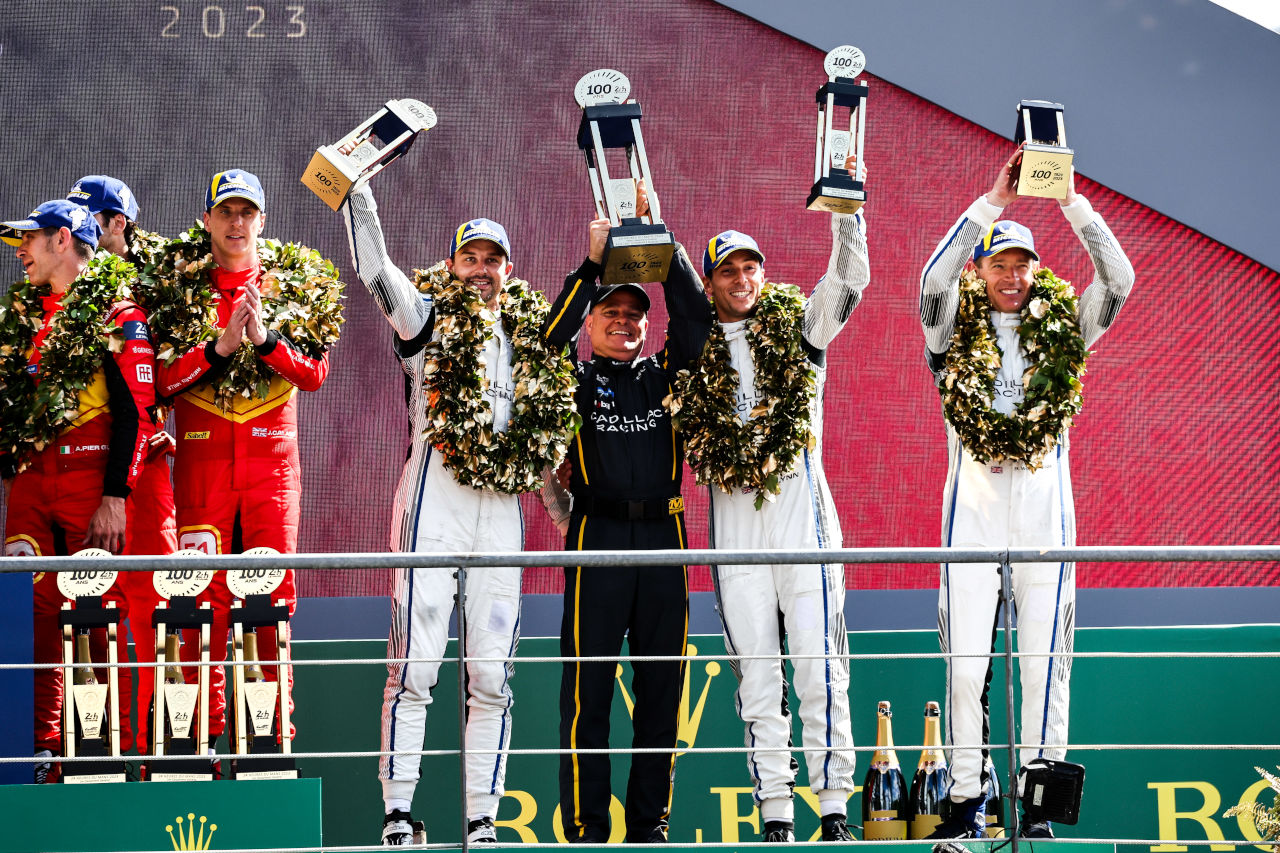 2023ル・マン24時間レースで3位表彰台を獲得したアール・バンバー、アレックス・リン、リチャード・ウエストブルック（キャデラック・レーシング）