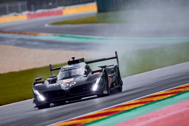 スパ・フランコルシャンでテストを行うチームWRTのBMW MハイブリッドV8